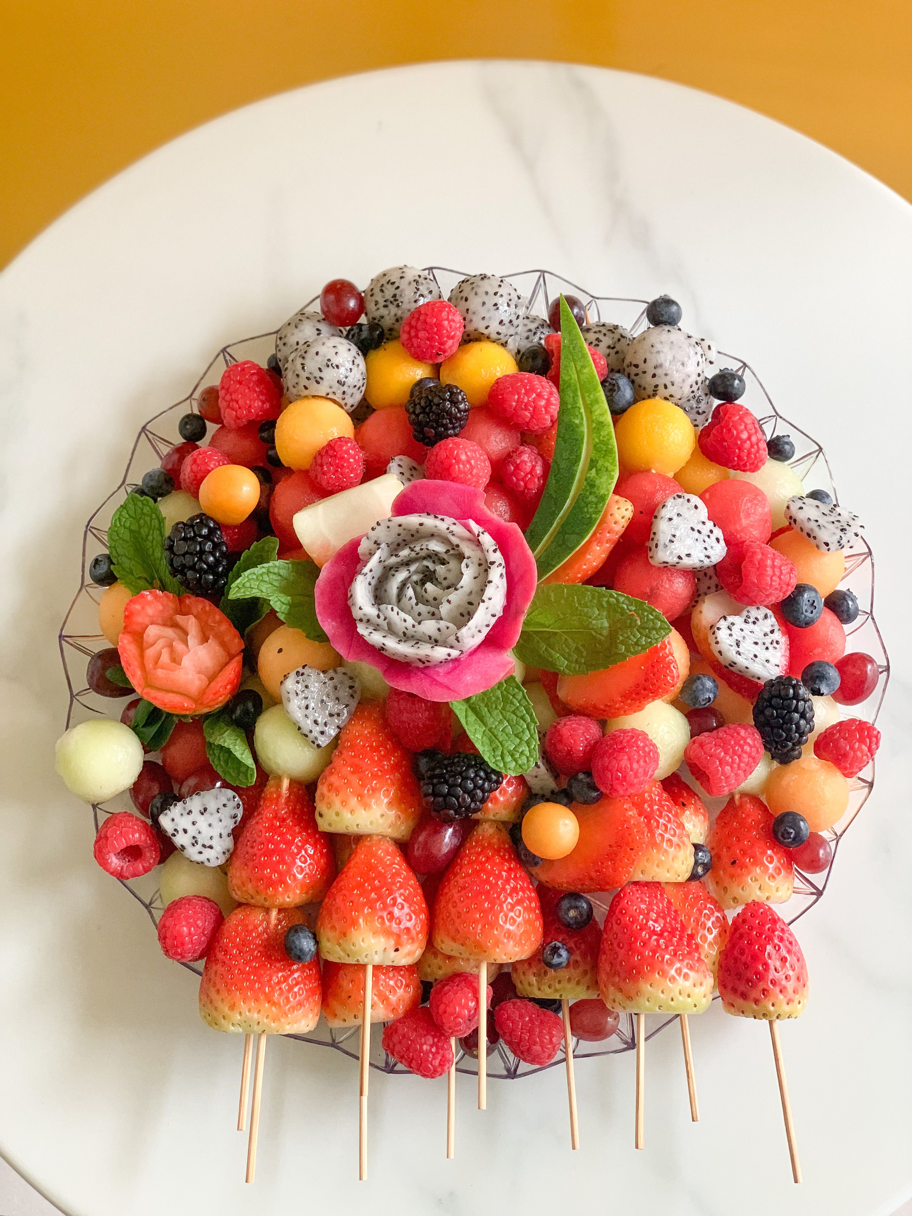 FRUIT PLATTER WITH 10 SKEWERS